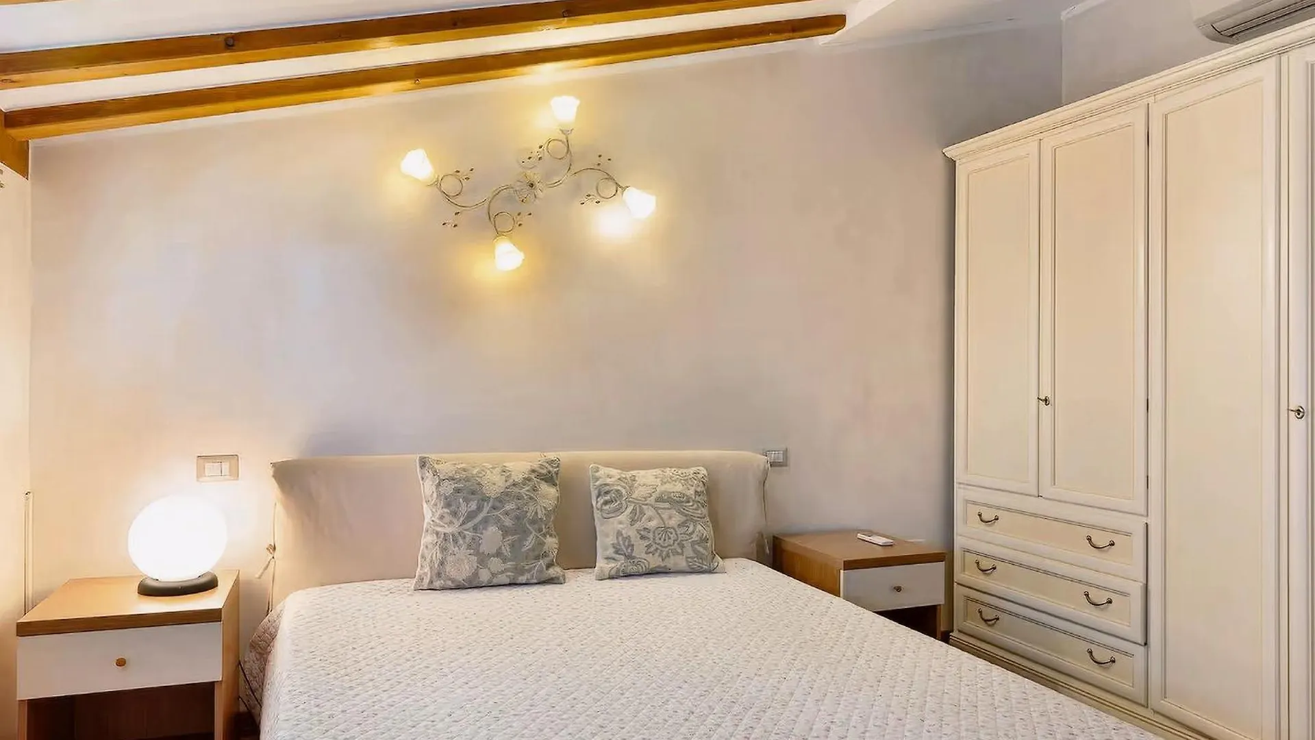 Villagardamia Sirmione 0*,  Italy